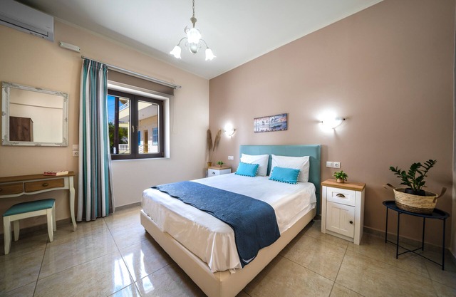 Iro Boutique Home 1: perfect location steps from the sandy beach in Chania town