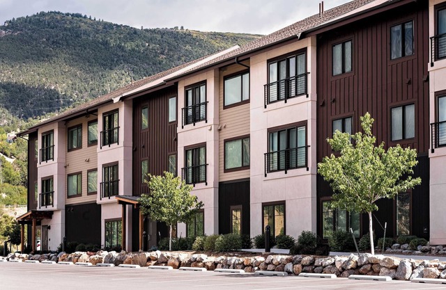 Iron Mt Hot Spgs Condo #309 | Mtn Views | Sleeps 4