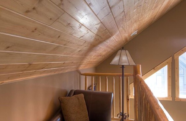 Iron Ring Log Chalet, Stay 3 nights, pay for 2 nights, Hot Springs Passes Incl.
