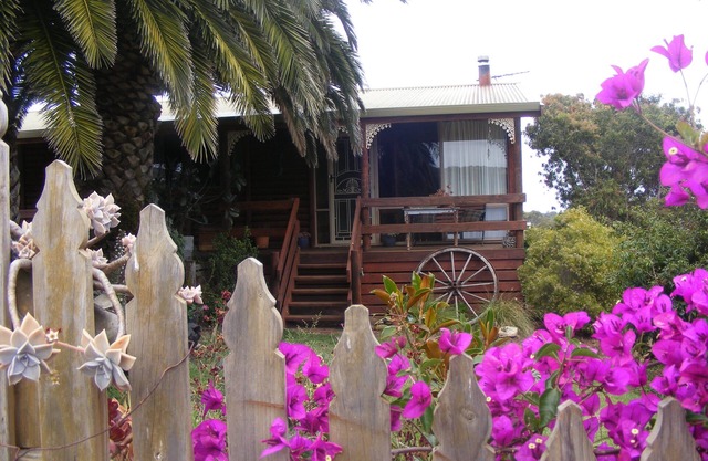 Ironstone Cottage- Pet & Family Friendly!