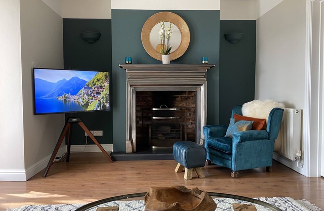 Isfyn, Boutique style cottage with stunning views in Llandudno.