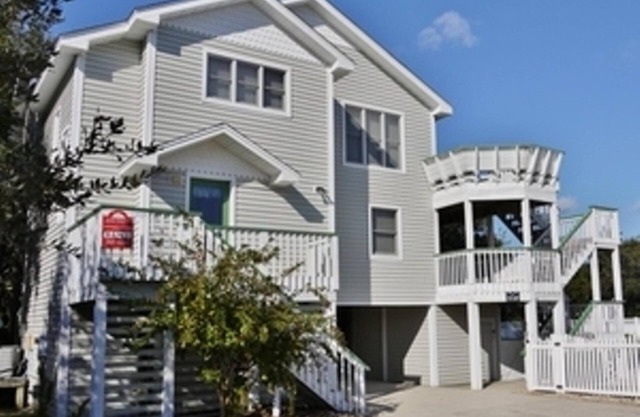 Island Beach Cottage with Private Salt Water Pool and Hot Tub! "Fun in the Sun"