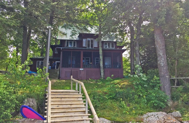 Island Escape Cottage, Thousand Islands, Family-Friendly, Channelside