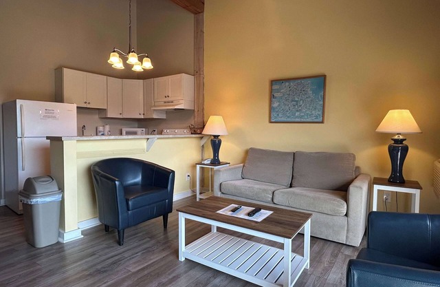 Island Inn - 2 Bedroom & 2 Bath Townhouse - 44G - Oak Bluffs, MA