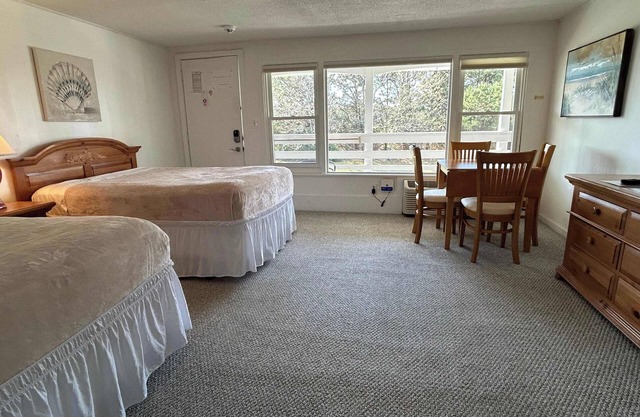 Island Inn - Studio Suite - 19D - Oak Bluffs, MA