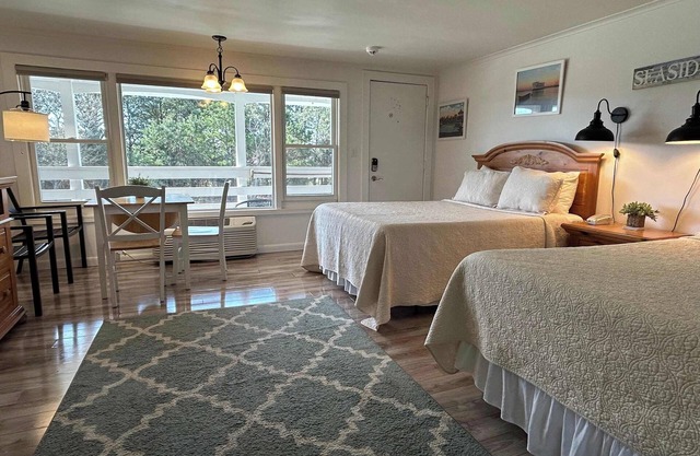 Island Inn - Studio Suite - 17D - Oak Bluffs, MA
