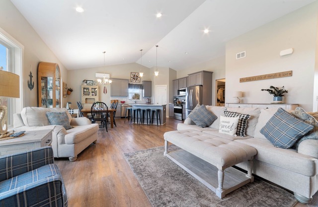 ISLAND OASIS - Immaculate & Newer 3BR/3BA home + GAME ROOM. Ice Fishing/Skiing+