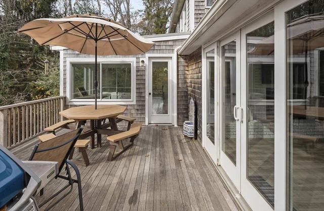 Island Retreat — Private, Central, Peaceful 5-bedroom house w/AC - West Tisbury