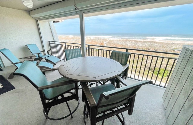 Island South 10 - Updated 2 bedroom Oceanfront top floor condo with amazing