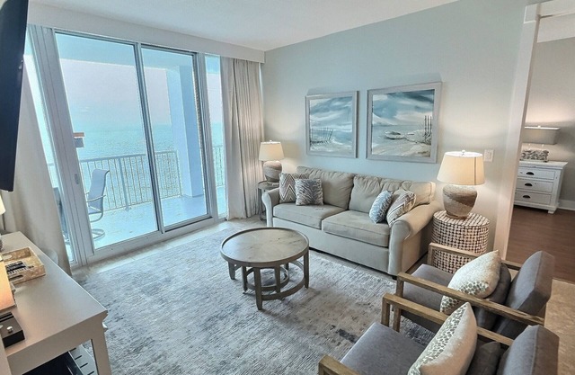 Island Tower 3BR/3BA Beachfront w/Pool + Balcony