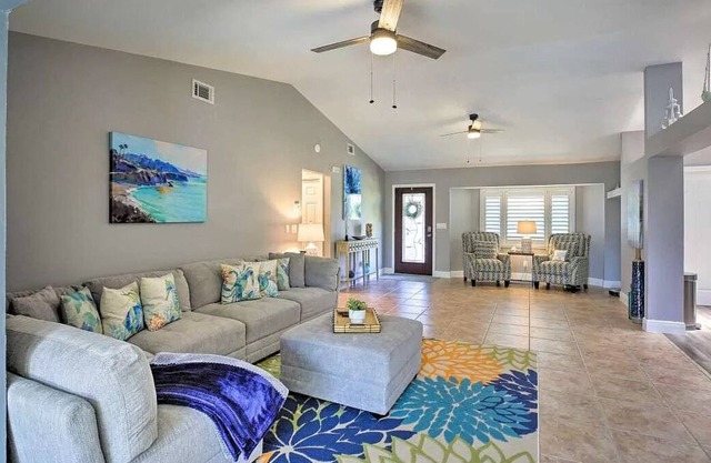 Island vibes - Entire home 3bd/2bth - MUST SEA !