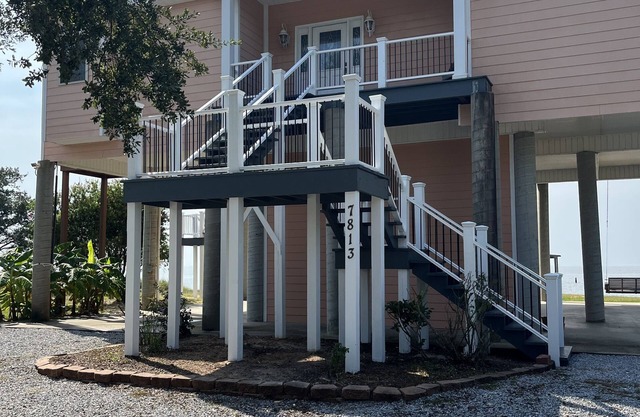 ISLAND VIEW BEACH HOUSE with LIFT and PRIVATE BEACH!