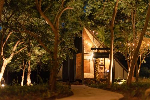 Issara Bar&House