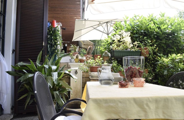 Italian style cozy house, relax and large room few steps from Monza and Milan.