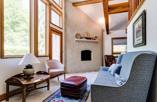 Italian Villa Guest Home 3 Miles to UO & Autzen Near Wine Country