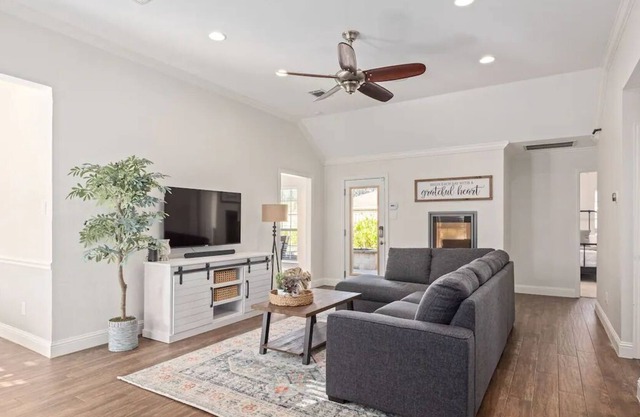 It’s no gamble. This spacious, full house is yours to rent.