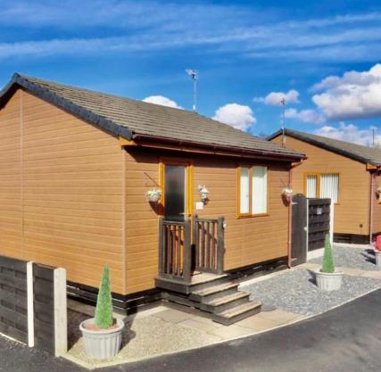 Ivy Cabin with Hot Tub