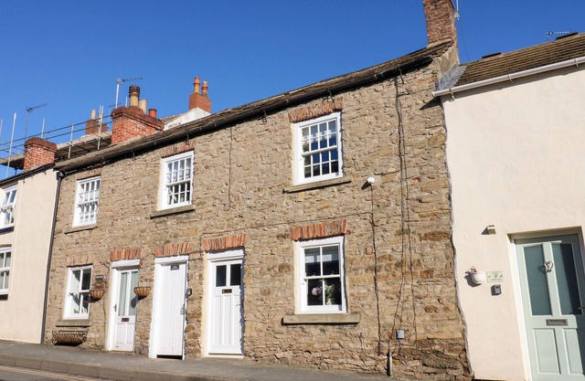 IVY COTTAGE, pet friendly, character holiday cottage in Richmond