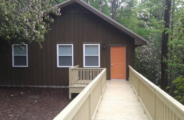 Ivy Ridge, a Cabin in the Woods, Near DuPont and Pisgah National Forests