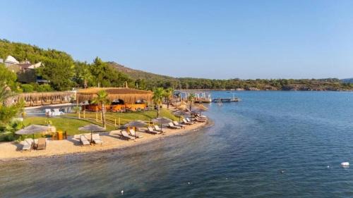 Ivy Sailing Resort Hotel