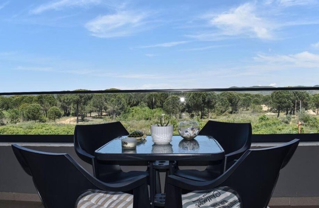 J & J Holiday Home Vala Mar