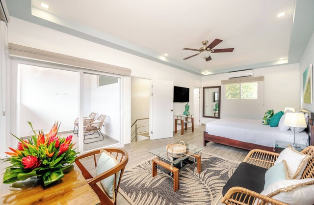 Jacarandas #12, Close Tamarindo Beach