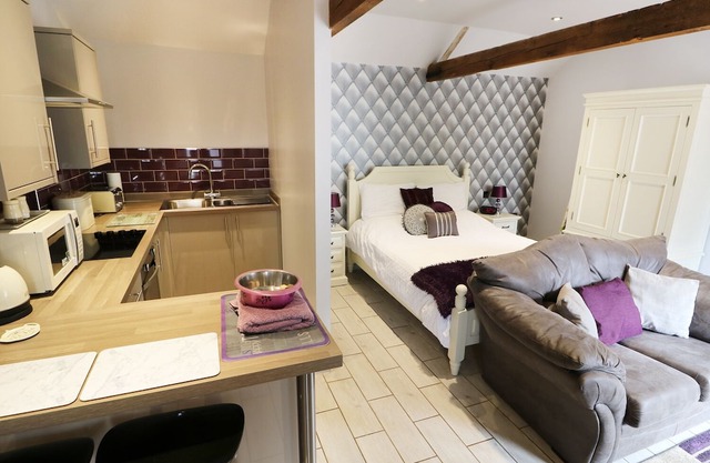 Jack's Corner, ROYDON