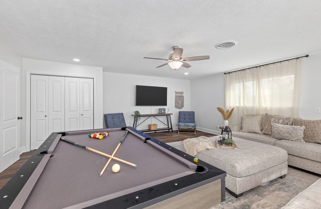 Jackpot Getaway: Paradise by the Lake & Casinos