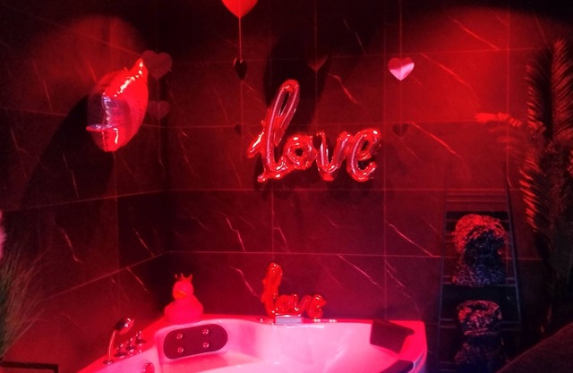 (Jacuzzi, Netflix, Massage)💖 Love & Relax 🛀🍾