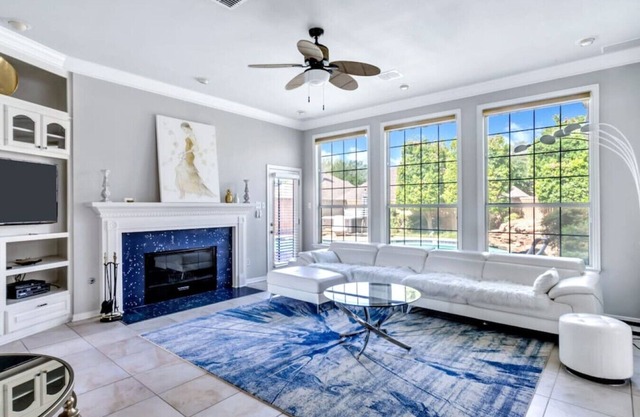 Jacuzzi & Pool 3,500 SF Fashion Gallery Home
