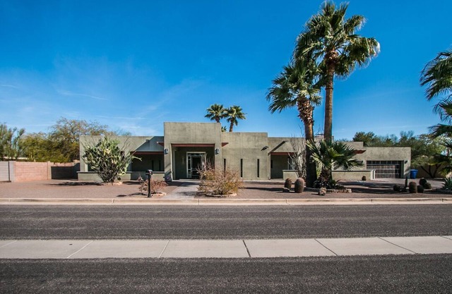 JACUZZI & PRIVATE POOL - LUXURY in the heart of Scottsdale