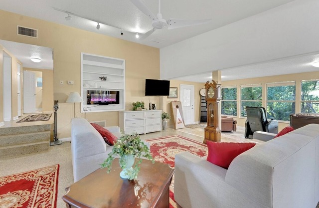 Jacuzzi Retreat Family Stay Orlando