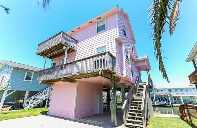 Jamaica Beach! Fishing light, kayaks, pool access!