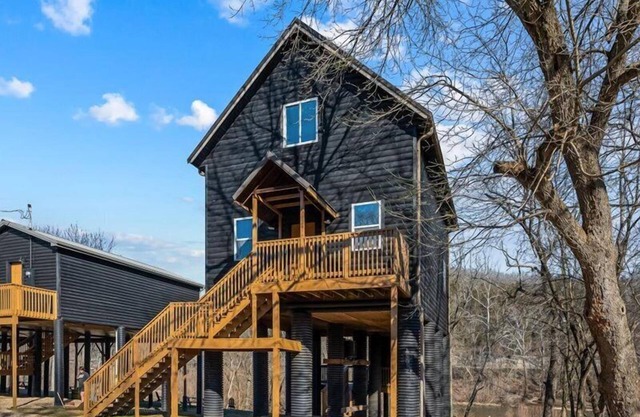 James River Haven | The Cabins at Galena Main Cabin