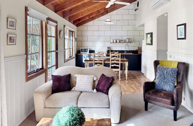 Jamieson Cottage 3 - By the River
