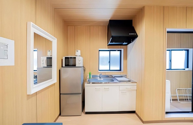 Japanese-style minimalist 4-person apartment in Nishinari Ward