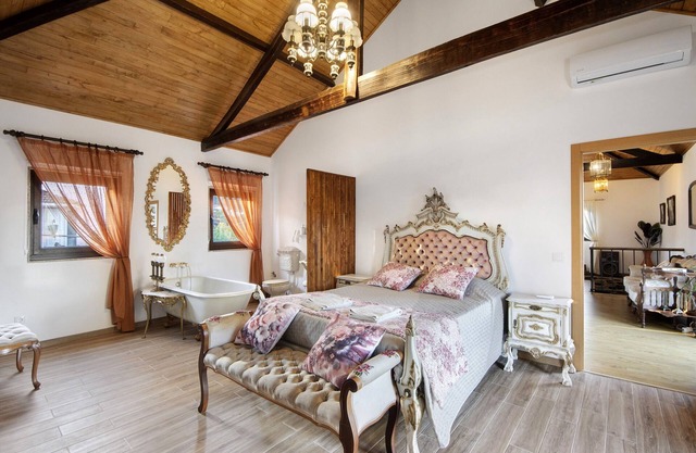 'Jasmim' Room with Shared Pool, Wi-Fi and Air Conditioning