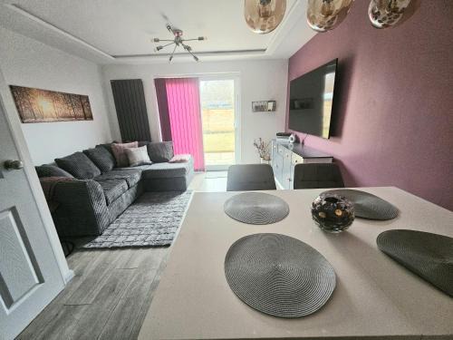 Jasmin's House, 2 bedroom house, private Parking