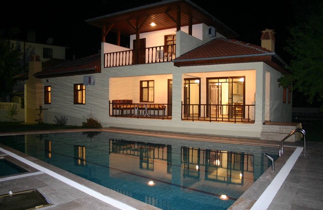 JASMINE, beautiful spacious villa with pool,only a few minutes walk to the centre