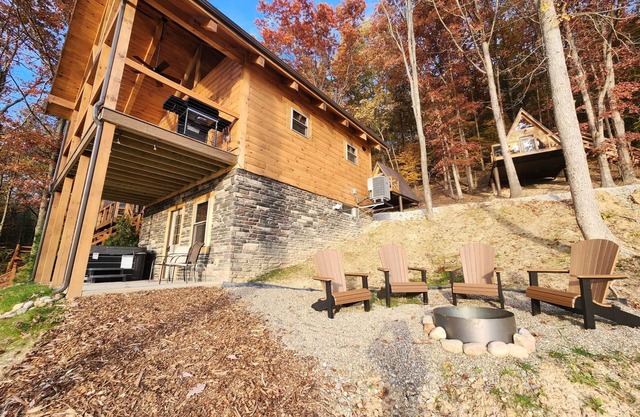 Jasper/Hot Tub-Lakeview -Pet friendly-8 Person Lodge