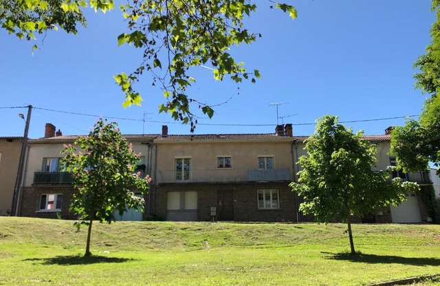 Jaures Home