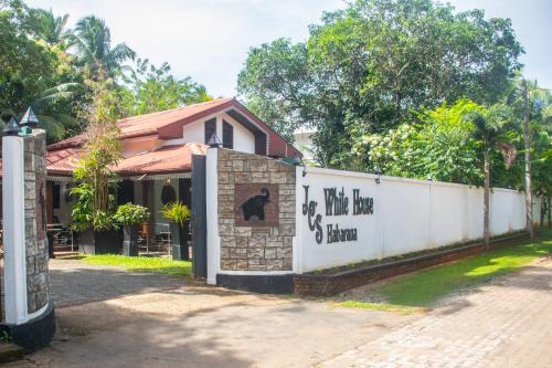 JC'S White House