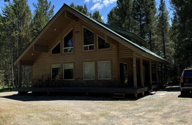 Jensen Cabin with Detached Bungalow and Garage!