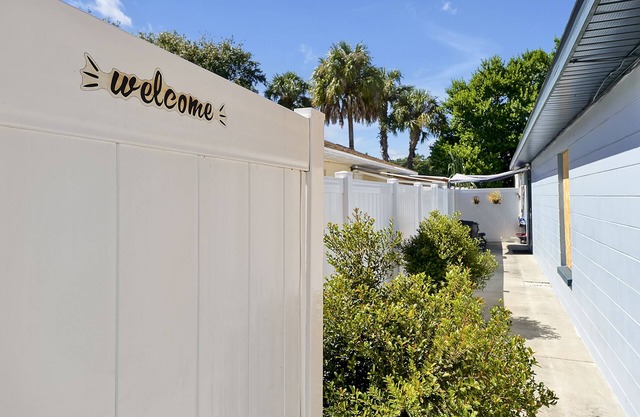"JetPad Tampa" Modern studio near Busch Gardens & Airport