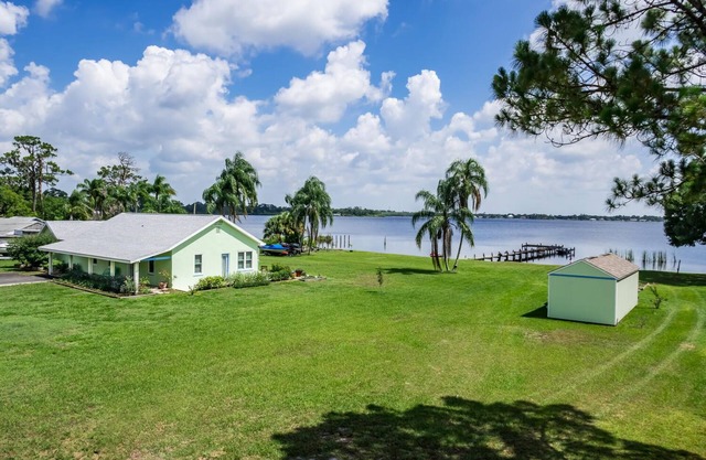 Jetski, Fish and/or Relax in our Lake Sebring Lakehouse