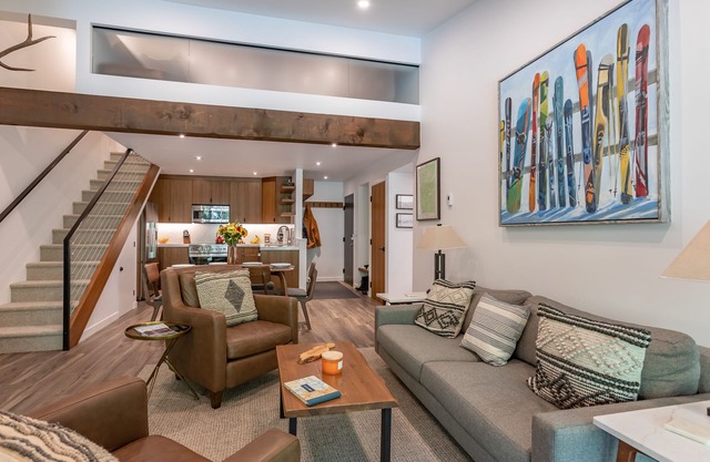 JHRL - Slope-side Whiteridge B7 Condo - Walk to Tram