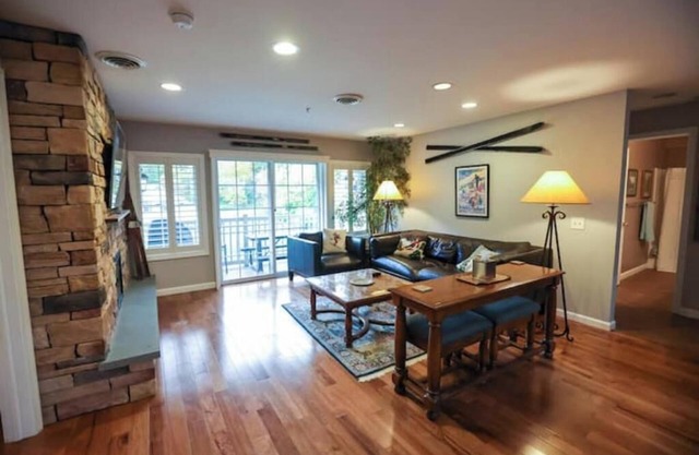 Jiminy's GEM: ski-in/ski-out 3br/3ba condo at base