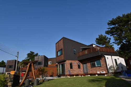 Jo and Lee Kids House