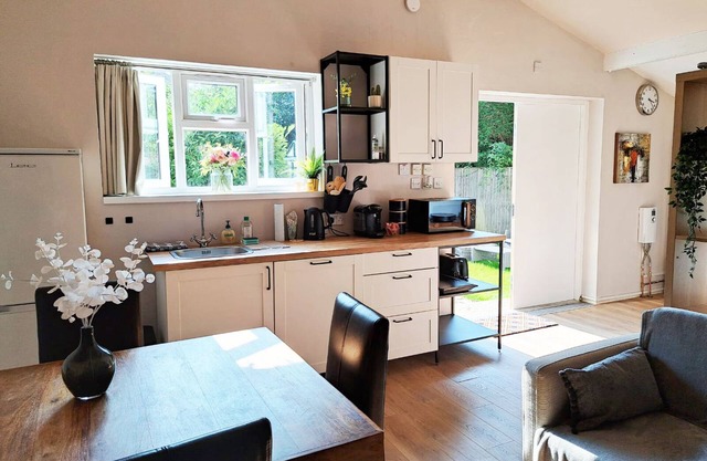 John Radcliffe Willow Cottage Free parking, 7 minutes from the heart of the city