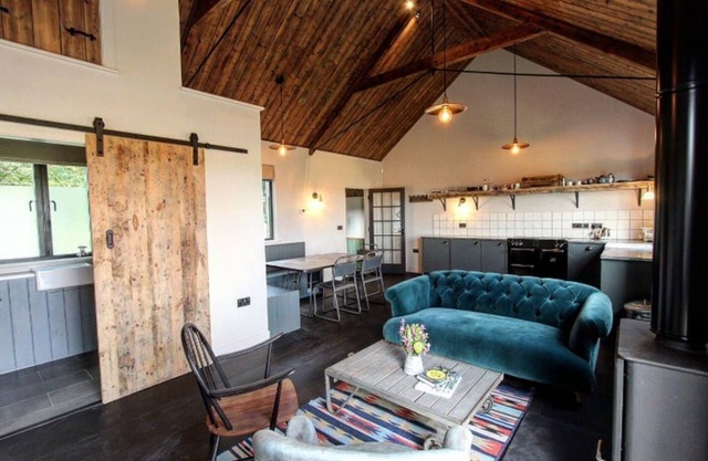 JOIVY Rustic 1-bed holiday home in Suffolk countryside
